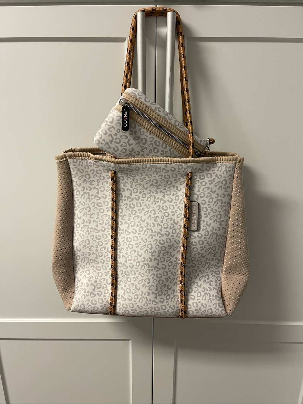 Cheetah Beige Large Meribella Tote be Jen & Co with Pouch NWOT